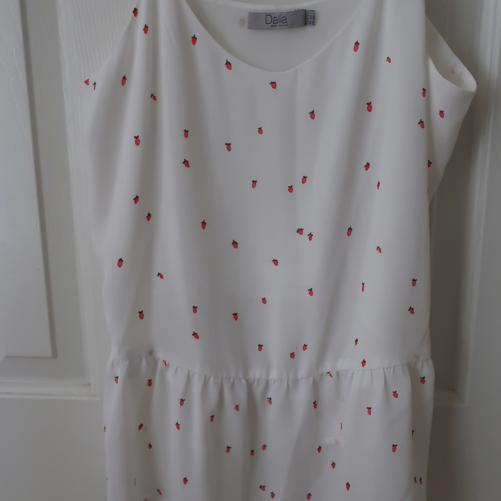 Dalia strawberry print tank top- XS - Picture 2 of 4